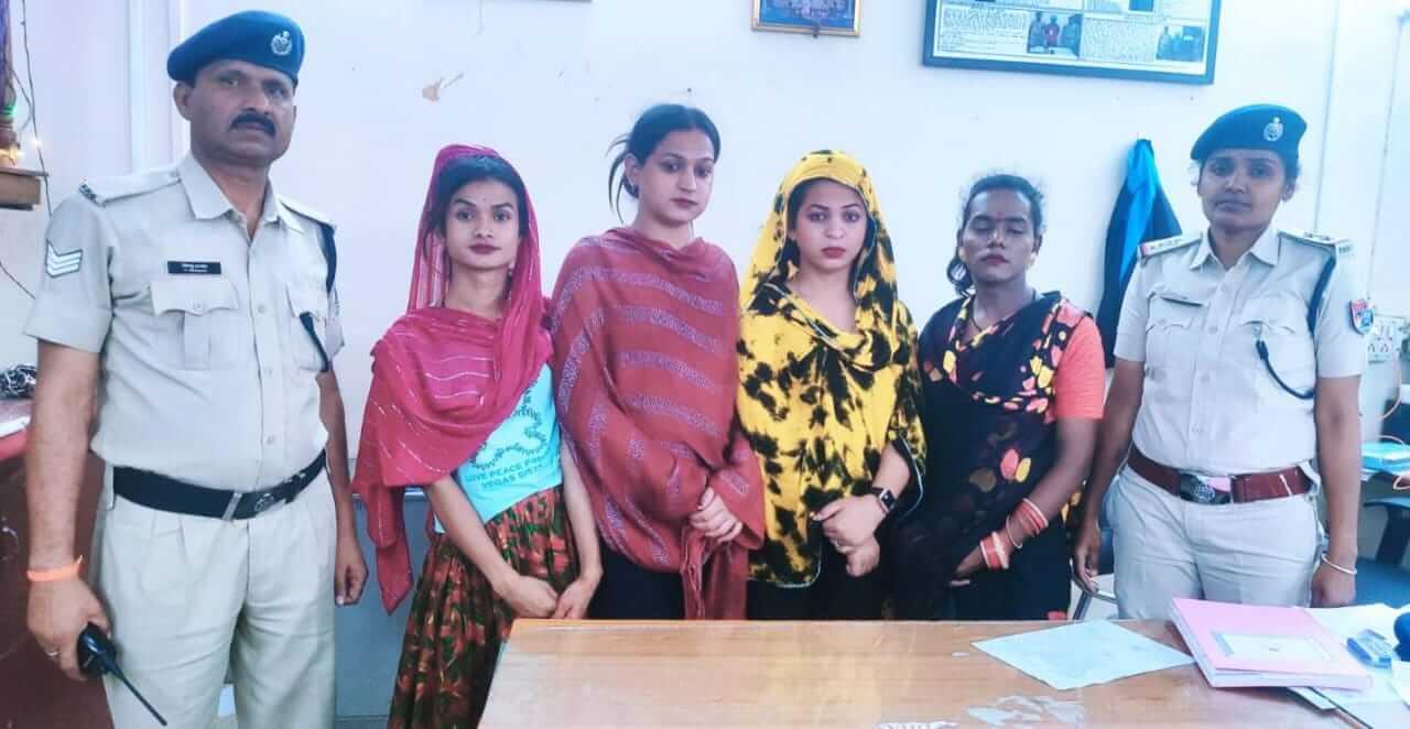 भोपाल स्टेशन पर यात्रियों से अवैध वसूली कर रहे किन्नरों पर RPF की कार्रवाई