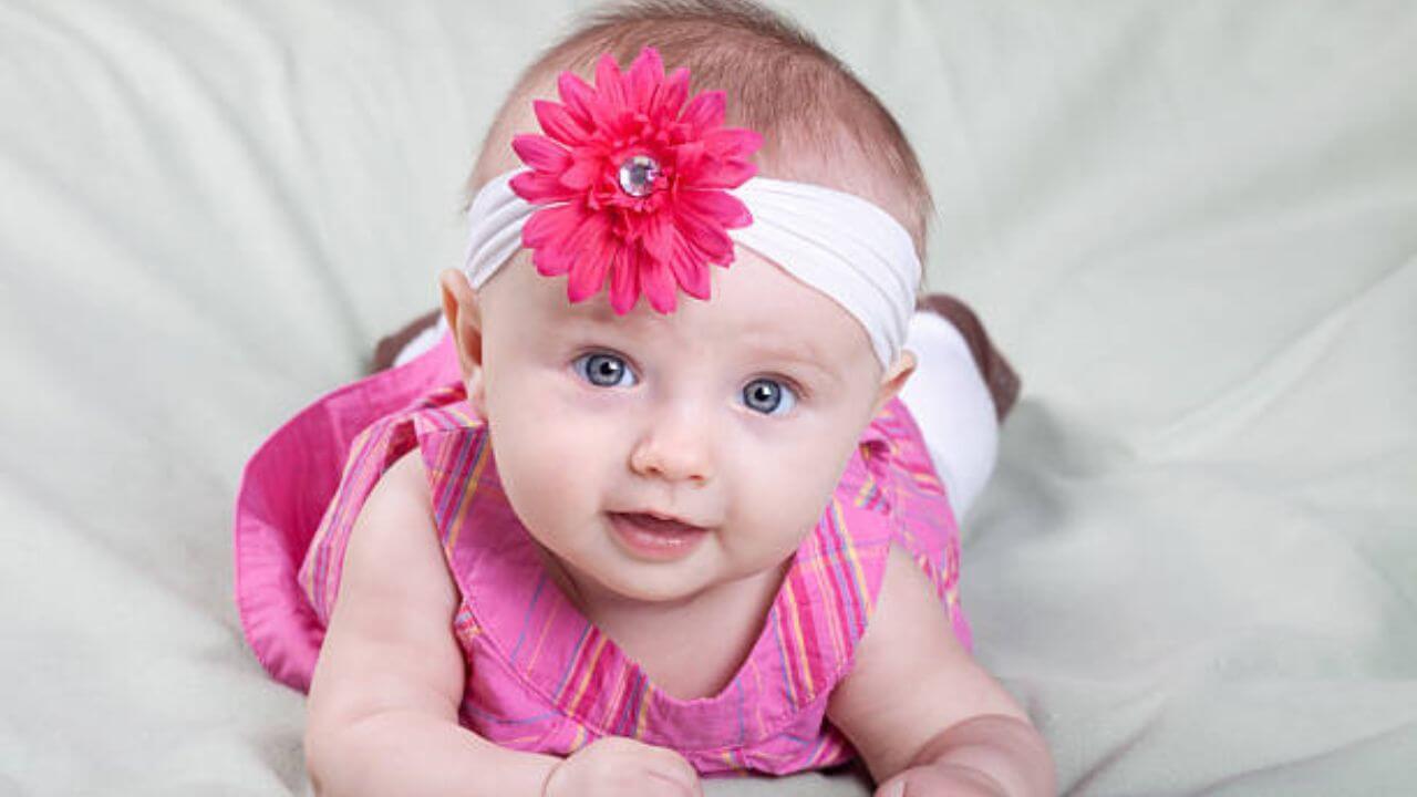 नन्ही गुड़िया के लिए सबसे यूनिक और ट्रेंडी नाम, सुनकर खिल उठेगा चेहरा