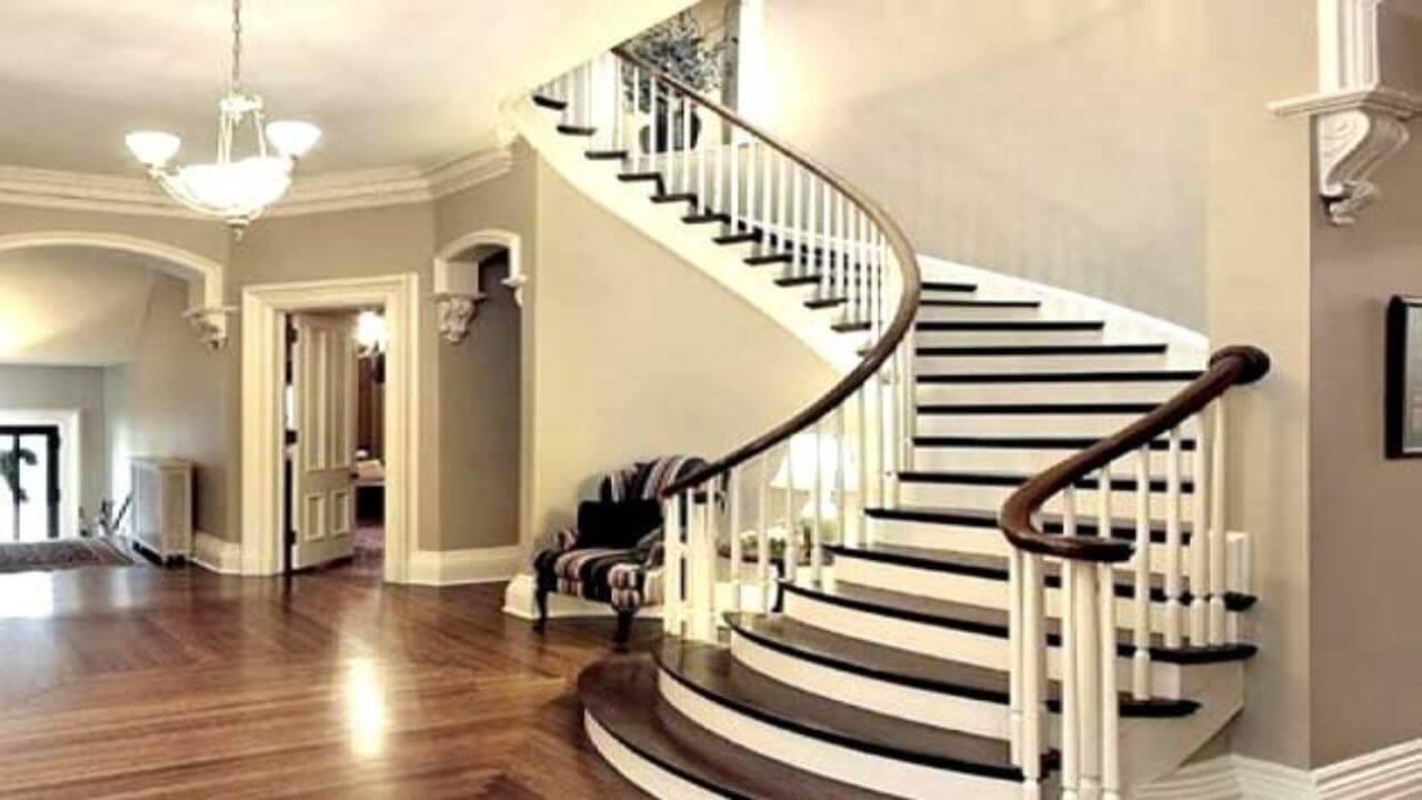 घर में किस दिशा में होनी चाहिए सीढ़ियां? इनकी संख्या भी जीवन पर डालती है गहरा प्रभाव