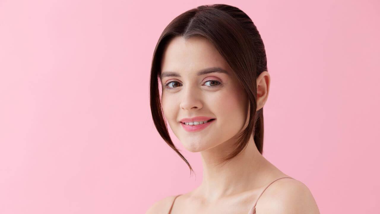 डार्क स्किन, टैनिंग और पिंपल्स से छुटकारा! नहाने से पहले चेहरे पर लगाएं कच्चा दूध, चमक उठेगी स्किन