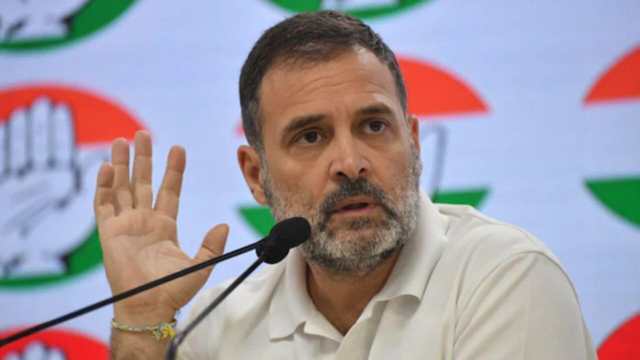 वोट चोरी पर राहुल गांधी का दावा, “हमारे पास एटम बम, फटेगा तो चुनाव आयोग दिखेगा नहीं, अधिकारियों को चेतावनी”