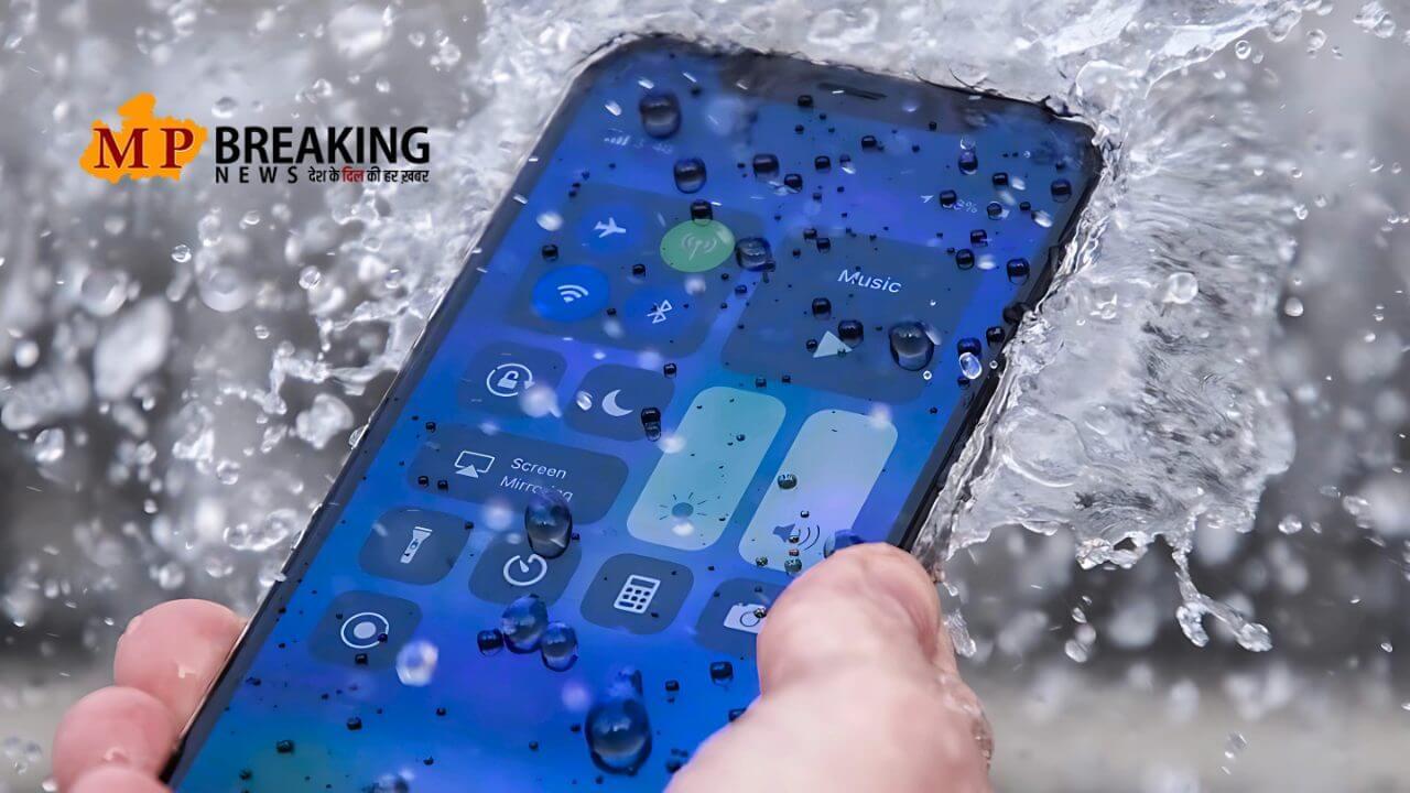 फोन गीला होने पर सबसे पहले क्या करें? ये जानना जरूरी है वरना हो सकता है बैटरी और मदरबोर्ड का नुकसान