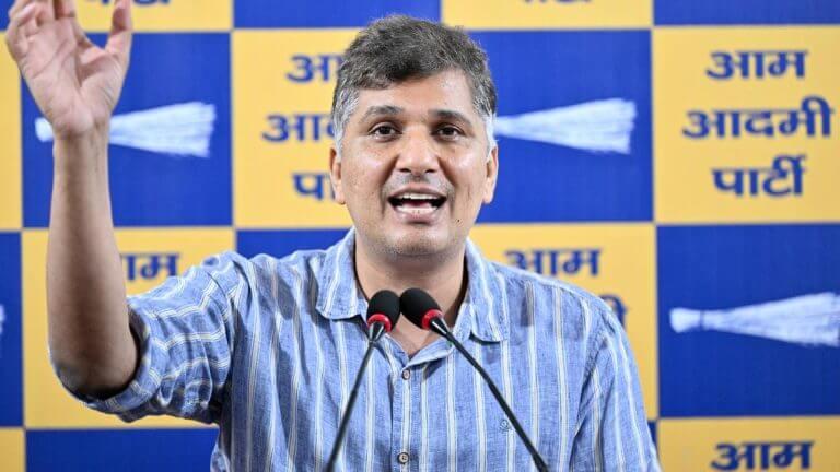 दिल्ली के पालम अग्निकांड पर AAP नेता सौरभ भारद्वाज का बड़ा आरोप, बोले- गद्दे बिछाने देते तो 9 लोगों की जान बच सकती थी