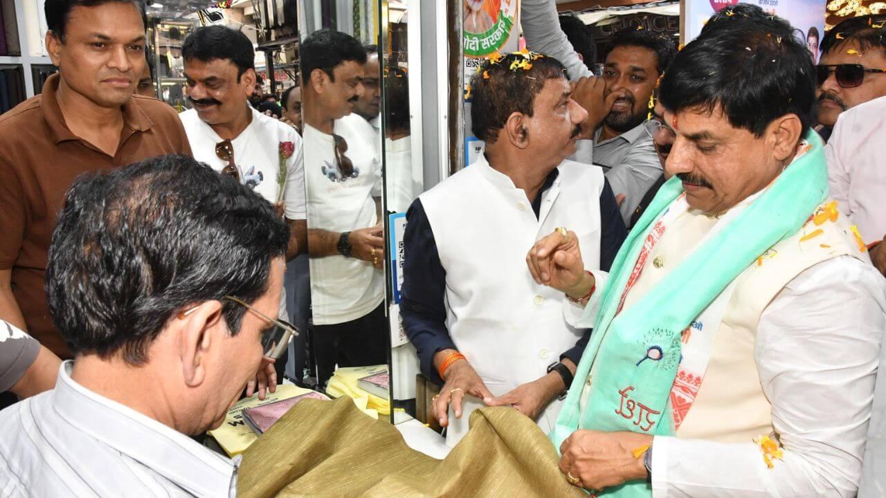 व्यापारियों से मिले सीएम डॉ मोहन यादव, बोले-“विकसित भारत के निर्माण में GST Reforms मील का पत्थर साबित होगें”