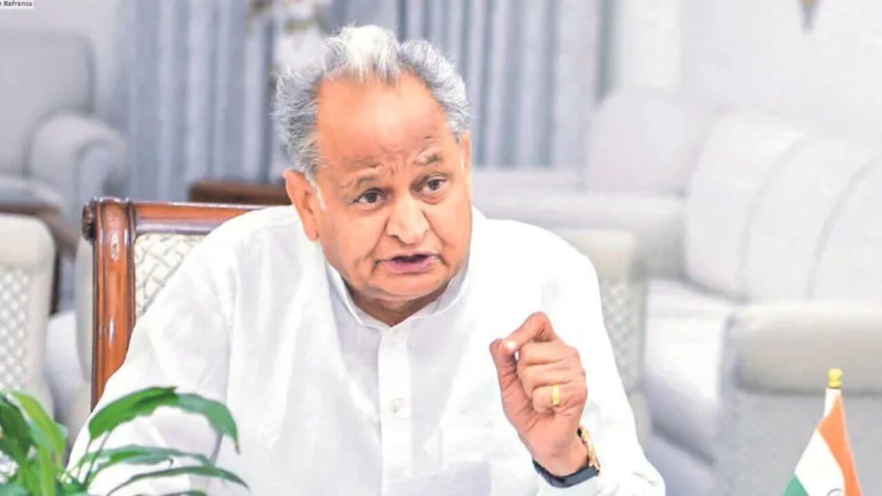 गहलोत का भाजपा सरकार पर हमला, पंचायतीराज- निकाय चुनाव टालकर संविधान की अवहेलना का आरोप