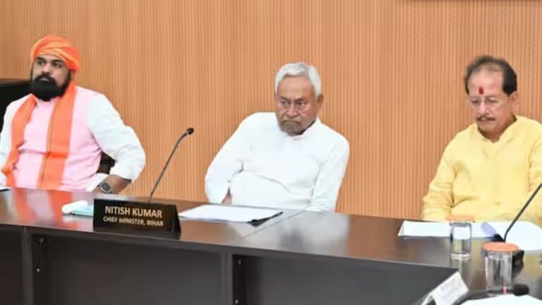 छात्रों की स्कॉलरशिप दोगुनी, सरकारी कर्मचारियों के लिए सोशल मीडिया पर सख्ती, बिहार कैबिनेट बैठक में कई महत्वपूर्ण फैसलों पर लगी मुहर