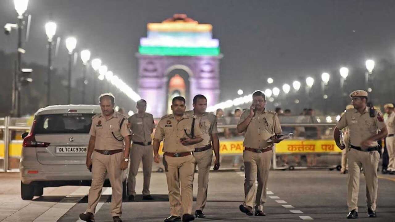 धमाके के बाद दिल्ली में हाई अलर्ट! पुलिस ने जारी की नई एडवाइजरी, लोगों से की ये अपील