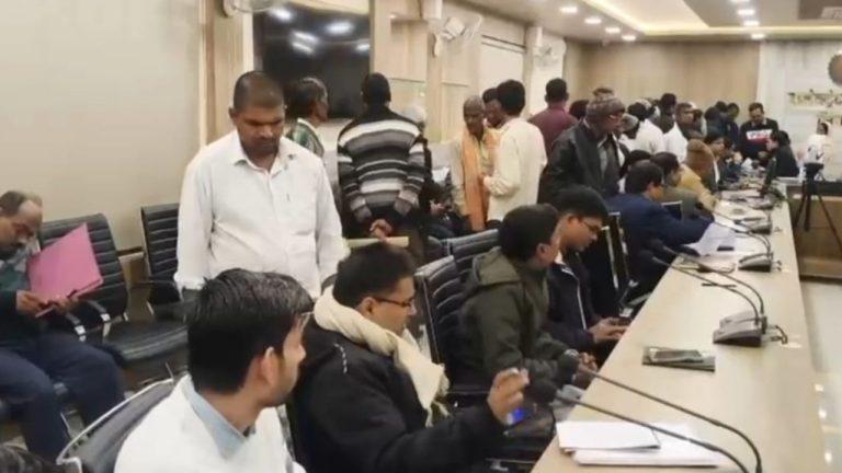 धान पंजीयन में गड़बड़ी का आरोप, किसान ने कहा, रिश्वत नहीं देने पर 60 की जगह 14 क्विंटल धान किया दर्ज, कलेक्टर से शिकायत