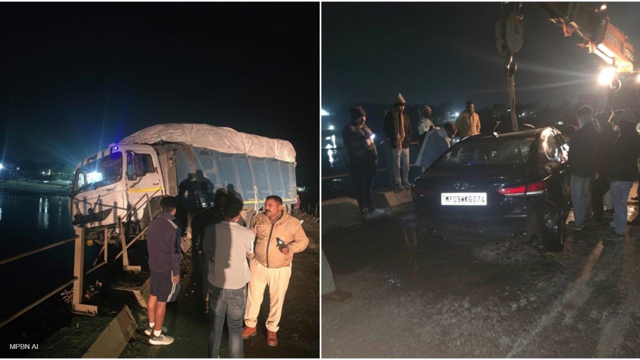 मोरटक्का नर्मदा पुल पर हादसा: हाईवा की टक्कर से कार नदी में गिरी, पुल पर घंटों ठप रही आवाजाही