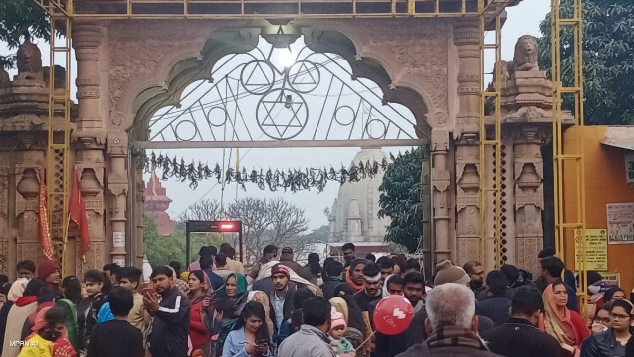 नए साल पर पीतांबरा पीठ में उमड़ेगी भारी भीड़, 5 जनवरी तक बंद रहेंगे VIP दर्शन