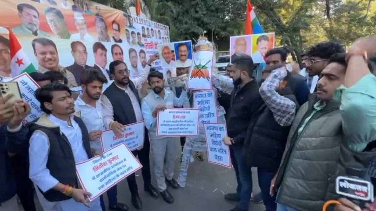 महिलाओं के खिलाफ अपमानजनक बयानों को लेकर NSUI का प्रदर्शन, BJP नेताओं की मानसिकता का पुतला दहन किया