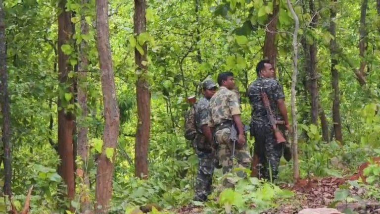 झारखंड: सारंडा के जंगल में भीषण मुठभेड़, 50 लाख के इनामी कमांडर समेत 10 नक्सलियों के मारे जाने की खबर