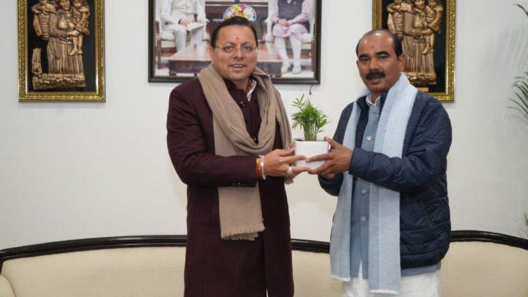 धामी सरकार की ‘जनता के द्वार’ मुहिम: 452 कैंपों से 3.56 लाख लोगों को मिला सीधा लाभ, मौके पर हो रहा समाधान