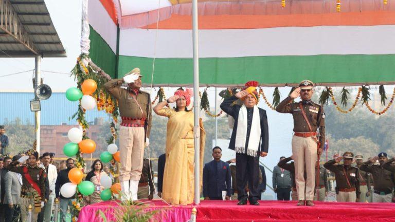 ग्वालियर में विधानसभा अध्यक्ष नरेंद्र सिंह तोमर ने किया ध्वजारोहण, रंगारंग सांस्कृतिक कार्यक्रमों ने बांधा समा, झांकियां रहीं आकर्षण का केन्द्र