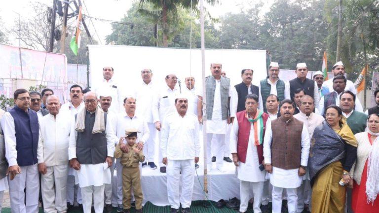 77वें गणतंत्र दिवस पर भोपाल स्थित कांग्रेस प्रदेश कार्यालय में उमंग सिंघार ने किया ध्वजारोहण, संविधान और लोकतंत्र की रक्षा के लिए एकजुट होने का आह्वान