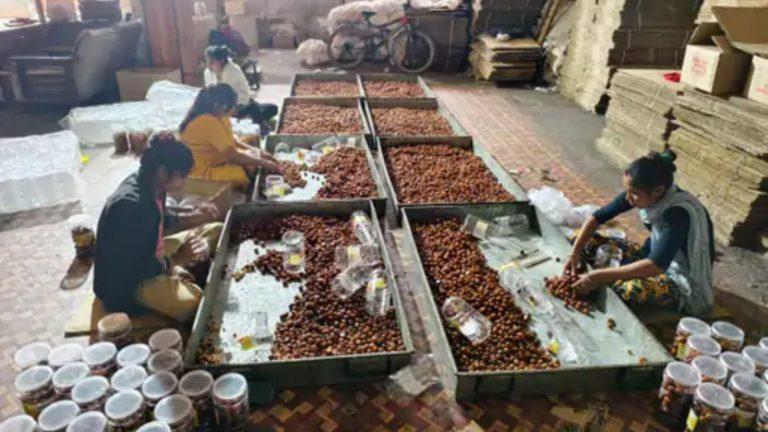 इंदौर में खाद्य विभाग ने मारा छापा, होली से पहले गंदगी में बन रहे 1600 किलो शाही गुलाब जामुन जब्त किए