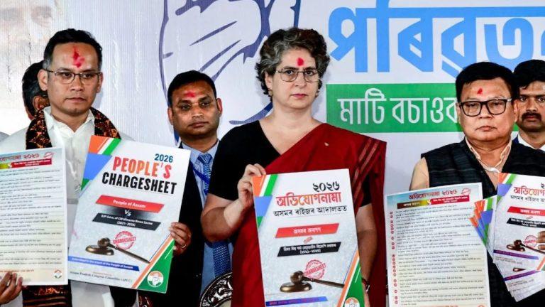 असम चुनाव में कांग्रेस की नई रणनीति, प्रियंका गांधी ने संभाला टिकट बंटवारे का जिम्मा, हिमंत बिस्वा सरमा को घेरने की तैयारी