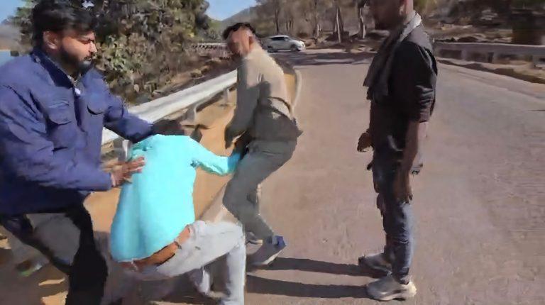 छतरपुर के बिजावर में दलित युवक से मारपीट का वीडियो वायरल होने के बाद BJP नेता पर SC/ST एक्ट में केस दर्ज