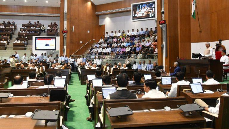 गुजरात में अब 10 घंटे होगा वर्किंग आवर्स, महिलाओं को नाइट शिफ्ट की अनुमति, विधानसभा में संशोधन बिल पास