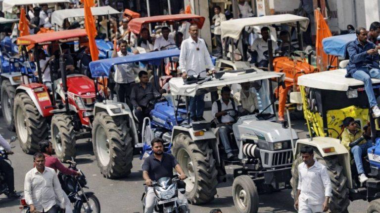 हक की लड़ाई में उतरे अन्नदाता, ग्रीन फील्ड रोड के खिलाफ उज्जैन में सैकड़ों किसान अनिश्चितकालीन धरने पर