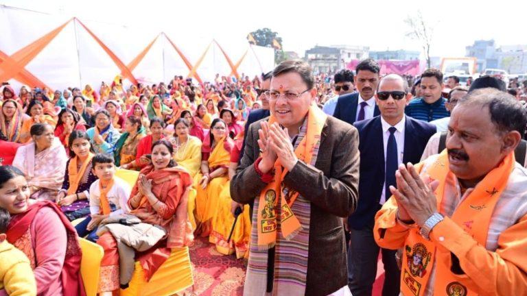 विराट हिन्दू सम्मेलन में शामिल हुए मुख्यमंत्री धामी, हिंदुत्व को किया परिभाषित, UCC और धर्मांतरण कानून जैसे कदमों का किया जिक्र