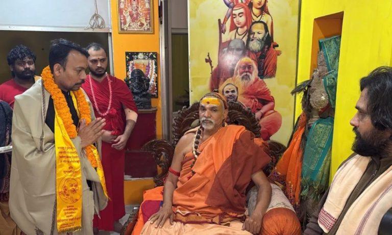 बरेली के पूर्व सिटी मजिस्ट्रेट अलंकार अग्निहोत्री ने शंकराचार्य अविमुक्तेश्वरानंद से की मुलाकात, बंद कमरे में हुई चर्चा