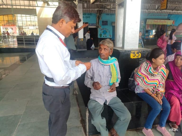 भोपाल रेल मण्डल ने जून महीने में बिना टिकिट यात्रियों से वसूले 04 करोड़ 22 लाख