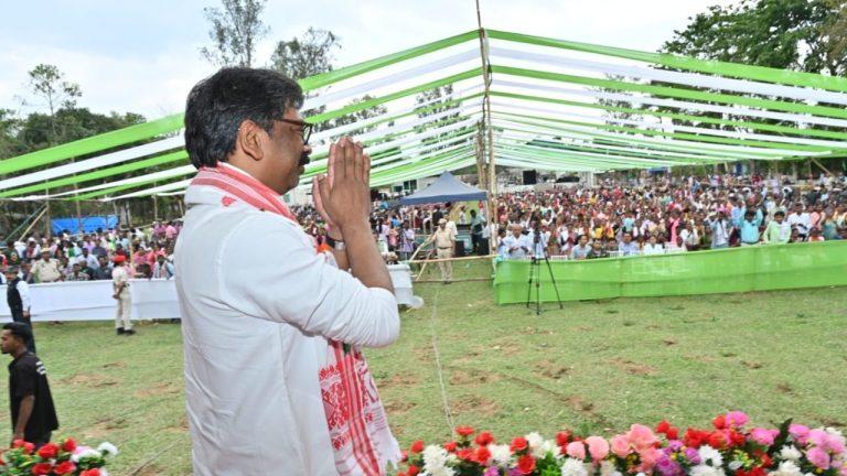 असम में चुनाव प्रचार के दौरान झारखंड के मुख्यमंत्री हेमंत सोरेन ने बीजेपी पर बोला तीखा हमला, आदिवासी अधिकारों और शिक्षा पर दिया जोर