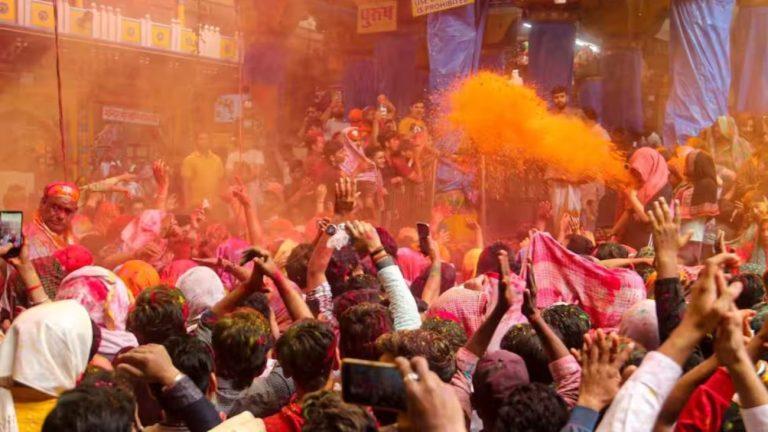 होली 2026 में मथुरा ब्रज मंडल में 44 लाख श्रद्धालु पहुंचे, हुड़दंगियों पर रखी जा रही पैनी नजर