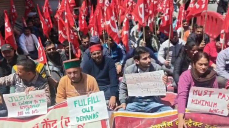 एंबुलेंस कर्मचारियों ने सुक्खू सरकार के खिलाफ खोला मोर्चा, सचिवालय के बाहर दिया धरना, 12 अप्रैल तक जारी रहेगा प्रदर्शन, जानें क्या हैं इनकी मांगें