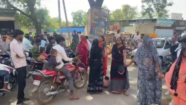 नीमच: भीषण जल संकट से परेशान महिलाओं का फूटा गुस्सा, महू रोड पर किया चक्काजाम
