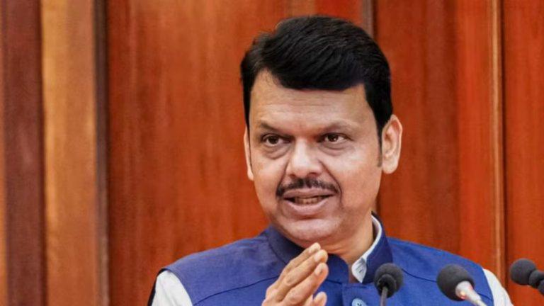 पेट्रोल-डीजल की कमी की अफवाहों पर CM फडणवीस की सख्त चेतावनी, बोले – ‘कठोर कार्रवाई करने के आदेश दिए गए हैं’