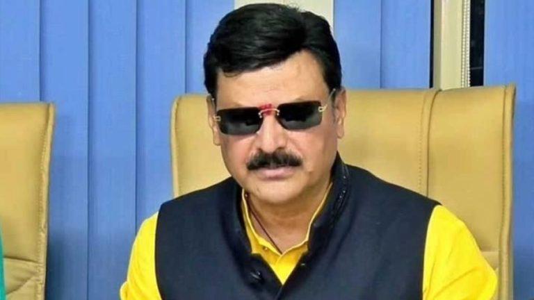 कर्नाटक में मंत्रिमंडल फेरबदल की मांग तेज, दिल्ली में कांग्रेस हाईकमान से मिलेंगे 35 MLA, पार्टी विधायक बोले- यह स्थिति ‘करो या मरो’ वाली