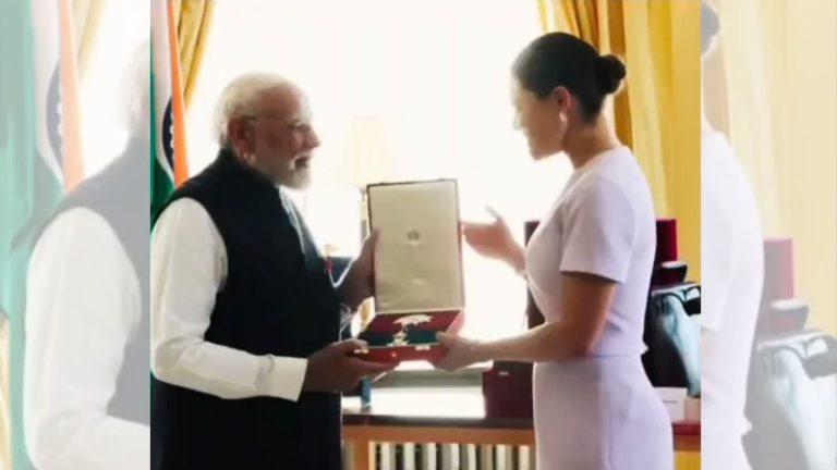 संजय राउत का तंज, अवार्ड की सेंचुरी पूरी करेंगे PM Modi,आत्मनिर्भर भारत को कहा ट्रंप निर्भर भारत , NEET को लेकर BJP पर निशाना