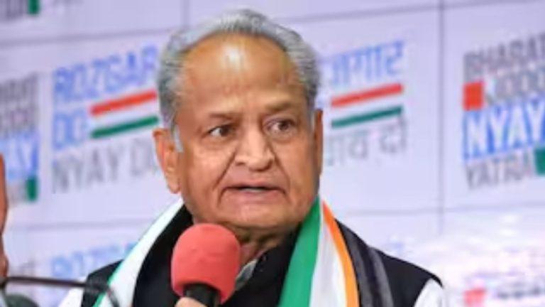 नीट पेपर लीक मामले में अशोक गहलोत ने केंद्र सरकार पर साधा निशाना, शिक्षा मंत्री से मांगा इस्तीफा