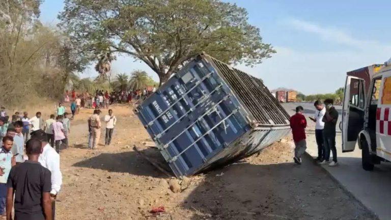महाराष्ट्र: पालघर में दर्दनाक हादसा, ट्रक-कंटेनर की जोरदार टक्कर, 12 लोगों की मौत की खबर, कई घायल