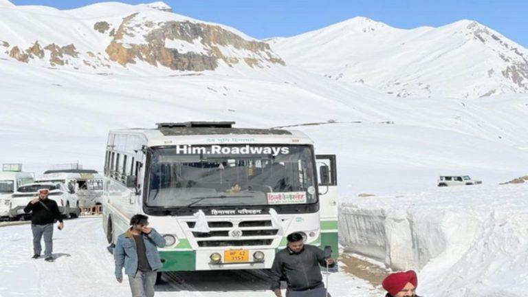 लेह-दिल्ली बस सेवा 6 महीने बाद बहाल, सड़कों पर लौटी HRTC की बस, मात्र इतने रुपये में होगा 990 KM का सफर