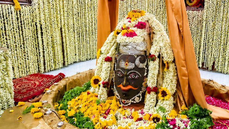 320 किलो मोगरे से सजा महाकाल दरबार, दिव्य खुशबू से महका उज्जैन
