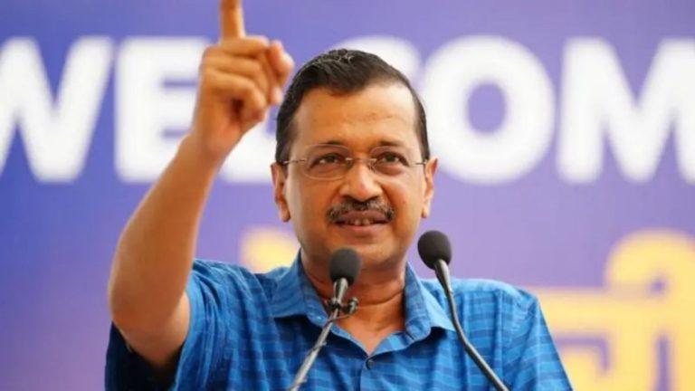 कॉकरोच जनता पार्टी के प्रदर्शन को अरविंद केजरीवाल का मिला समर्थन, बोले – ‘ये युवाओं के गुस्से की आवाज’
