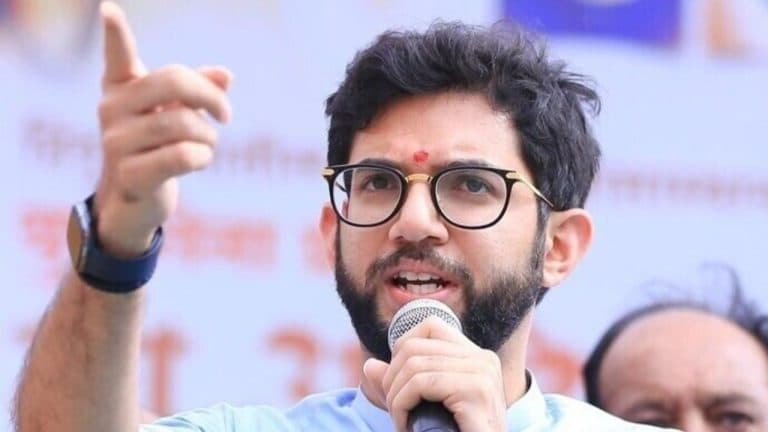 बागी सांसदों पर फूटा आदित्य ठाकरे का गुस्सा, बोले- वफादारी और साख बेच दी