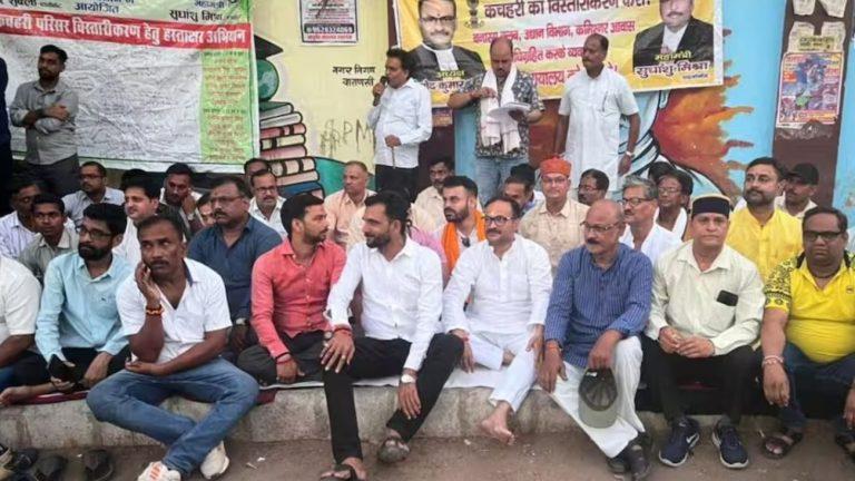 वाराणसी न्यायालय विस्तार पर अधिवक्ता संघों में गहराया मतभेद, बनारस बार एसोसिएशन ने किया विरोध