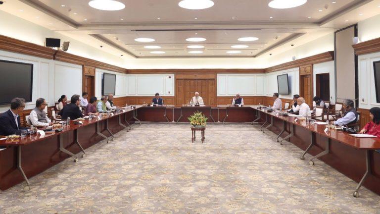 प्रधानमंत्री मोदी ने आर्थिक सलाहकार परिषद के सदस्यों के साथ की उच्चस्तरीय बैठक, कई महत्वपूर्ण मुद्दों पर हुआ विचार-विमर्श
