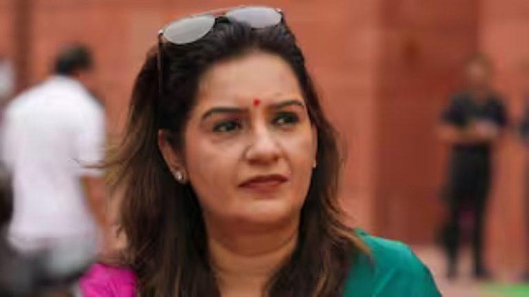 AIMIM पर प्रियंका चतुर्वेदी का बड़ा हमला, बोलीं – ‘BJP की बी टीम है पार्टी , दोनों मिलकर लड़ती है चुनाव..’
