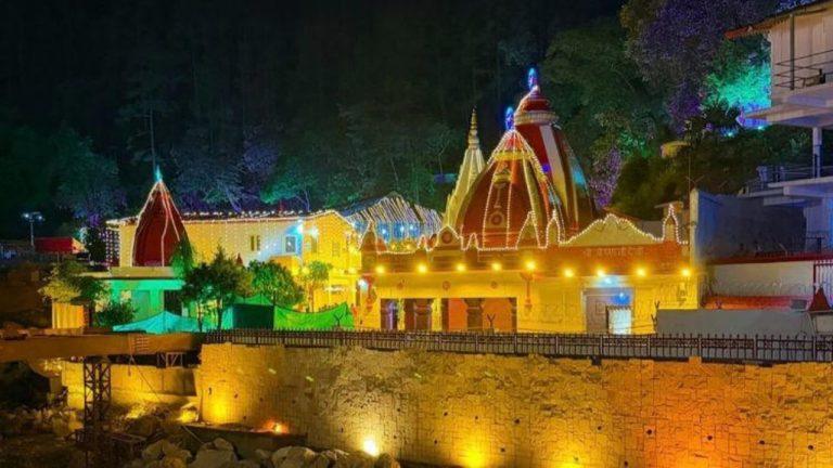 जयकारों से गूंजा कैंची धाम! बाबा नीम करौली महाराज के स्थापना दिवस पर लाखों भक्तों का जमावड़ा