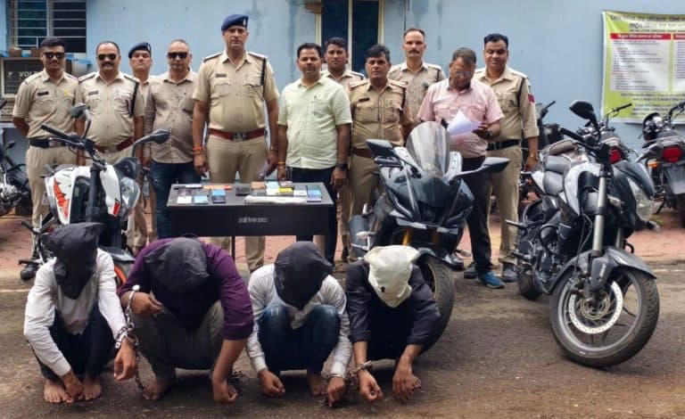 महंगे शौक और अय्याशी के लिए लूट करने वाले आरोपी गिरफ्तार, महंगी स्पोर्ट्स बाइक से देते थे घटना को अंजाम