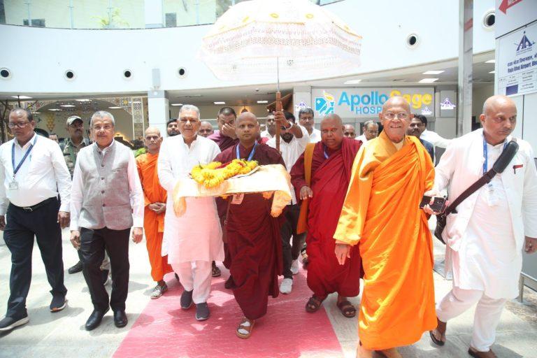 श्री सारिपुत्र और श्री महामोद्गलायन के पवित्र अस्थि अवशेषों की मंगोलिया प्रवास उपरांत भोपाल वापसी पर हुआ भव्य स्वागत