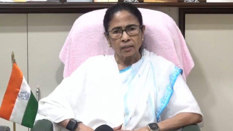 “TMC विधायकों को पार्टी छोड़ने के लिए धमका रही..” ममता बनर्जी का बड़ा आरोप, भाजपा पर साधा निशाना