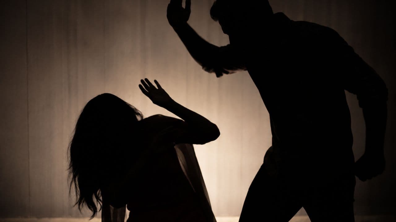 उज्जैन में बहू पर अत्याचार! टेंट कारोबारी ससुराल वालों पर केस, वायरल वीडियो ने खोली पोल