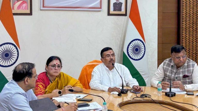 पश्चिम बंगाल में मंत्रियों के विभागों का बंटवारा, CM शुभेंदु अधिकारी ने संभाले गृह समेत कई अहम मंत्रालय, स्वप्न दास गुप्ता को वित्त, देखें पूरी लिस्ट