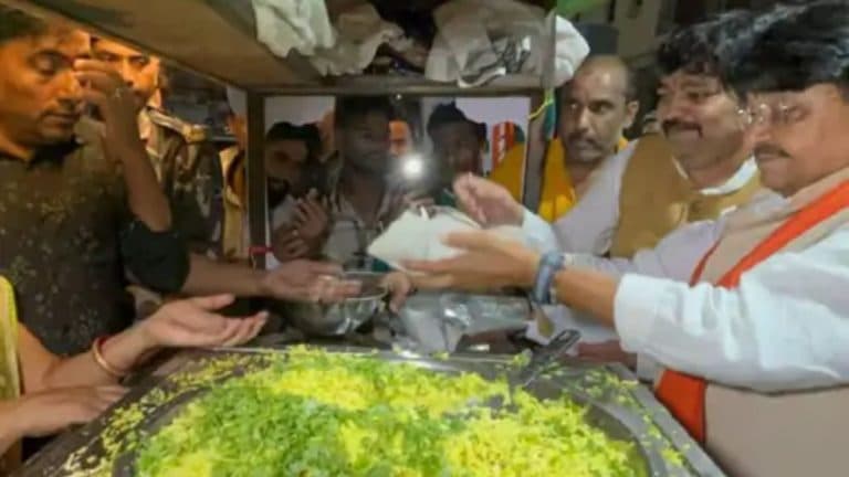 इंदौर में ‘एक पेड़ मां के नाम’ अभियान को मिला जनसमर्थन, राजवाड़ा से पोहा-चाय के साथ हजारों लोगों ने लिया हरियाली बढ़ाने का संकल्प
